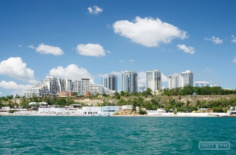 МОЗ исследовало чистоту морской воды на пляжах Одесской области 