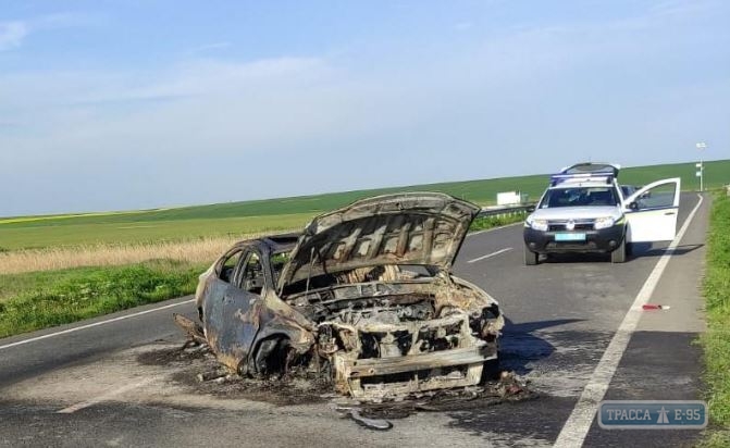 Автомобиль сгорел на трассе Одесса – Рени. Видео