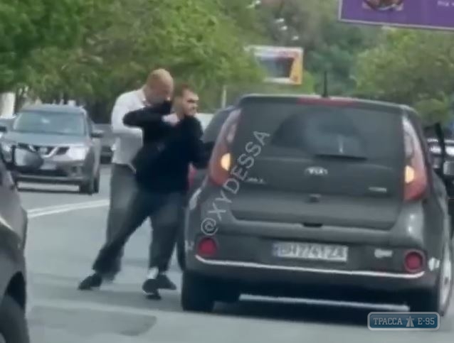 Инцидент со стельбой в Одессе на Мясоедовской попал на видео