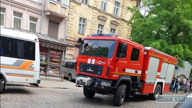 Пожарная машина мчалась с сиреной на одесский базар за клубникой