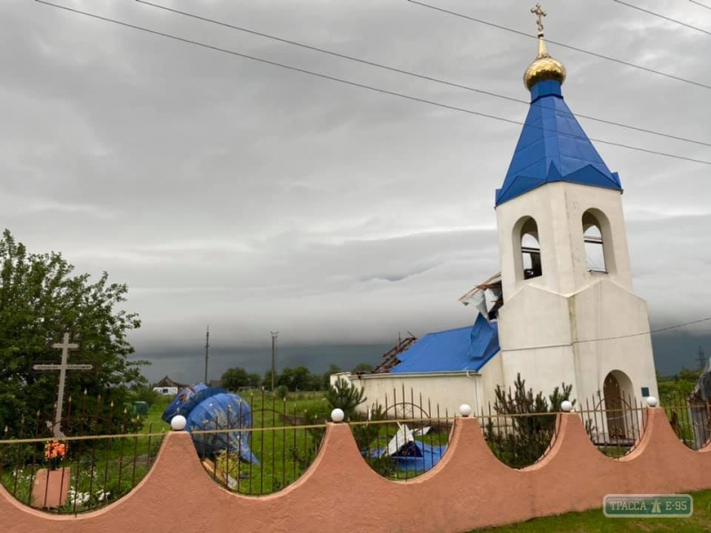 Ветер обрушил купол церкви в Одесской области