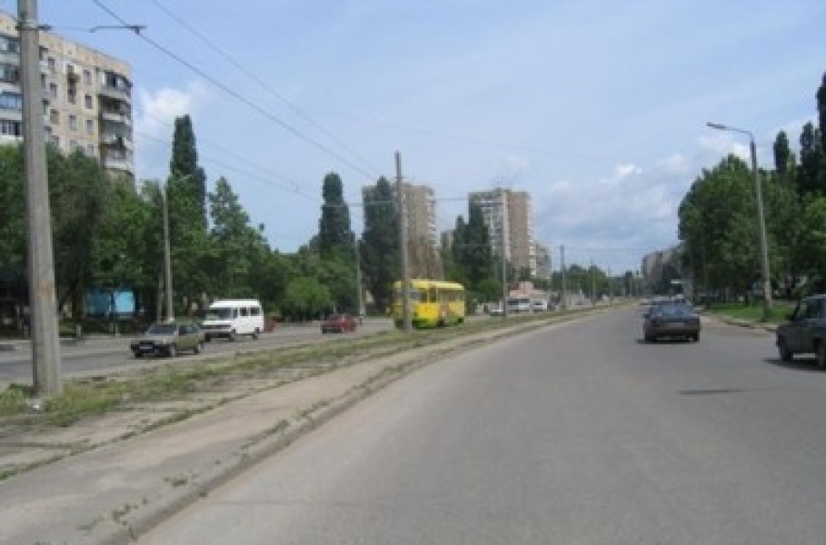 Одесские коммунальщики чистят ливневки, чтобы избежать потопа на Балковской (видео)