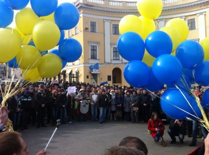 Сторонники и противники Евромайдана собрались в центре Одессы (фото)