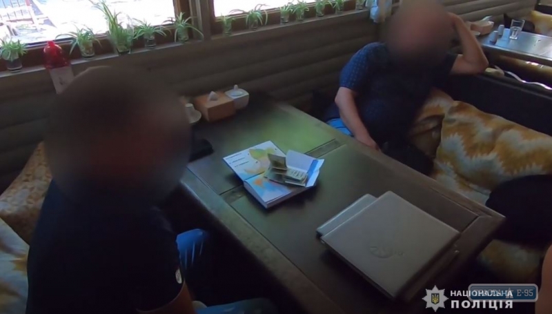 Выходец из азиатской страны попытался купить сородичам в Одессе украинское гражданство. Видео 