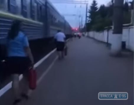 Пассажирский поезд горел в Одесской области. Видео