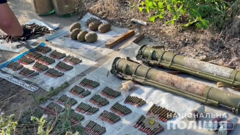 Противотанковые гранатометы и гранаты обнаружены в тайнике у трассы Одесса - Киев