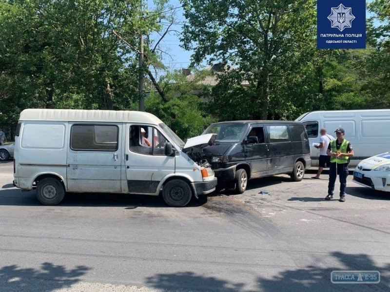 Водитель DAF создал массовое ДТП на улице Грушевского в Одессе