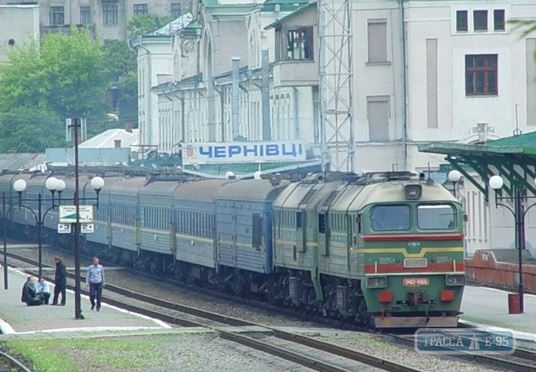 Дополнительный поезд свяжет Одессу и Черновцы 