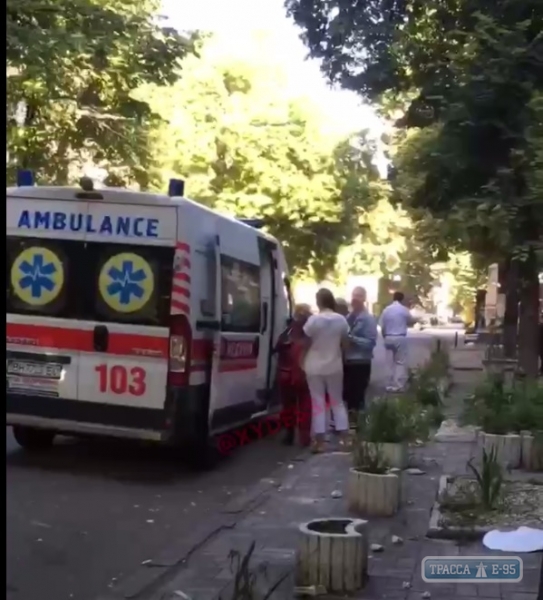 Карниз обрушился на голову туриста в центре Одессы