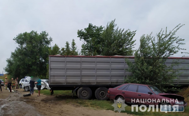 Мать и ее пятилетние двойняшки пострадали в аварии под Одессой