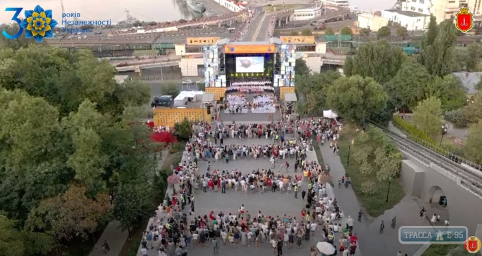 Одесса организовала праздничный гала-концерт на Потемкинской лестнице. Трансляция
