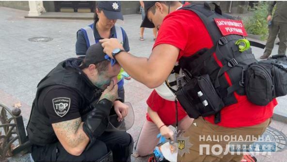 29 правоохранителей пострадали в Одессе от нападения хулиганов. Видео. ОБНОВЛЕНО 