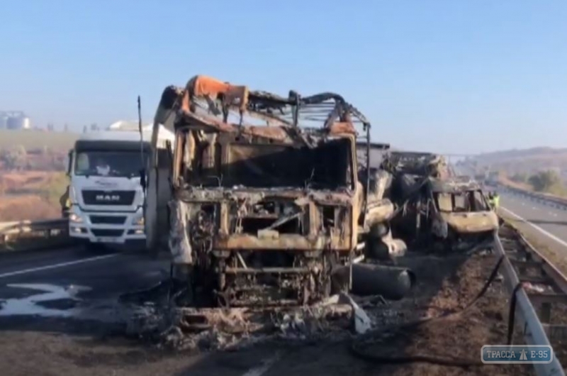 Движение на трассе Е-95 ограничено в Одесской области из-за аварии с 3 погибшими. Видео. ОБНОВЛЕНО