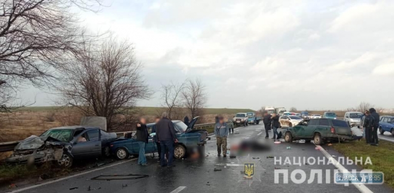 Один человек погиб и шестеро травмированы в ДТП под Одессой. Видео