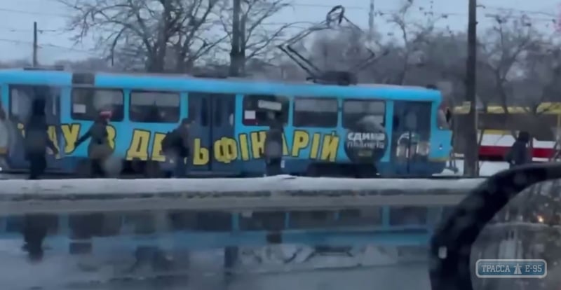 Работа трамваев и троллейбусов нарушена в Одессе из-за непогоды. Видео