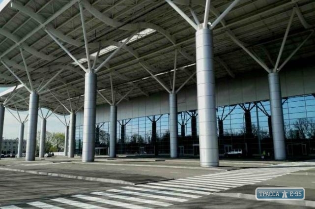 Полиция снова ищет взрывные устройства в Одесском аэропорту. ОБНОВЛЕНО