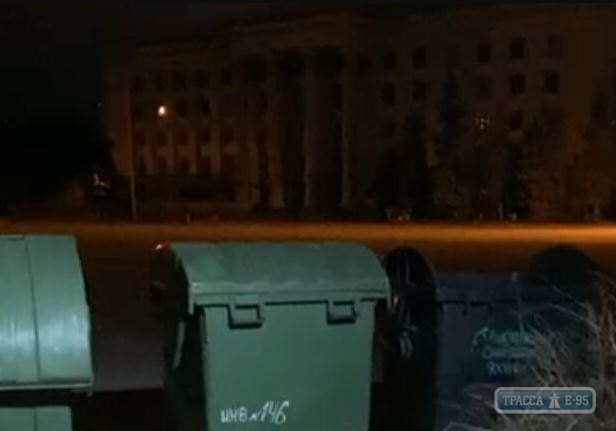 Старушку бросили в мусорный бак в Одессе