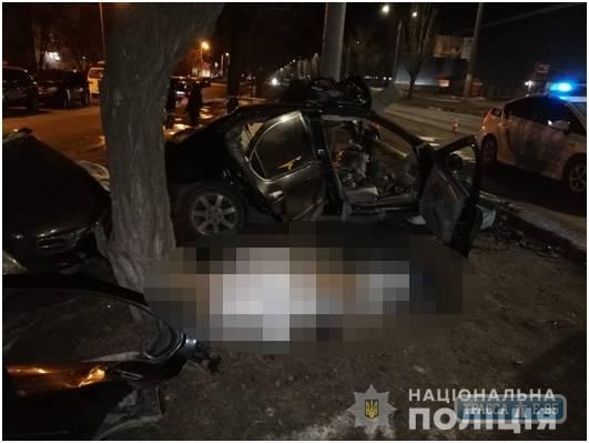 Двое мужчин погибли в ДТП ночью в Одессе