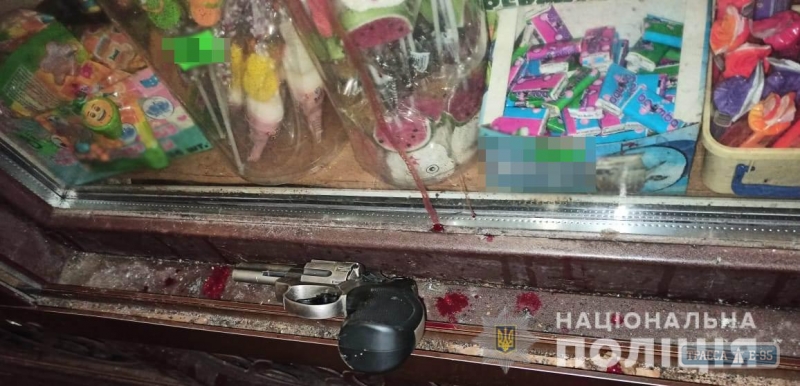 Дама с револьвером совершила налет на киоск в Одессе
