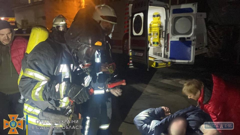 Пострадавший с ножевыми ранениями обнаружен при тушении пожара в Одессе. Видео