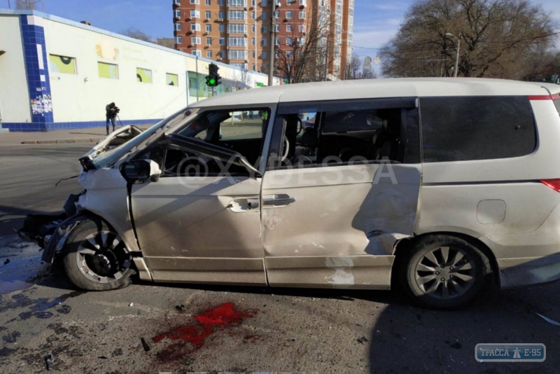 Люди пострадали в масштабном ДТП в Одессе. ОБНОВЛЕНО