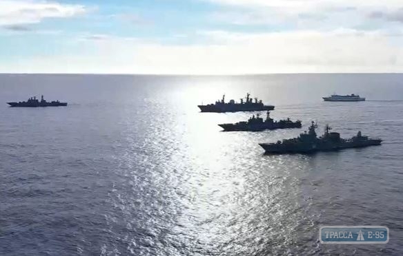 Шесть российских десантных кораблей вошли в Черное море