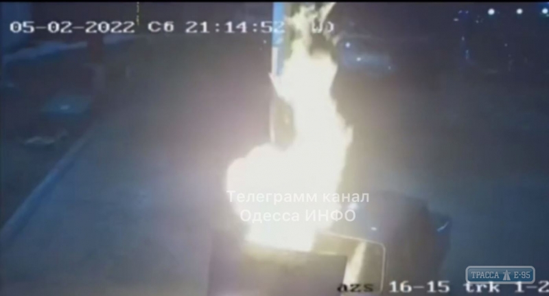 Видео начала пожара на АЗС в Одессе опубликовано в сети