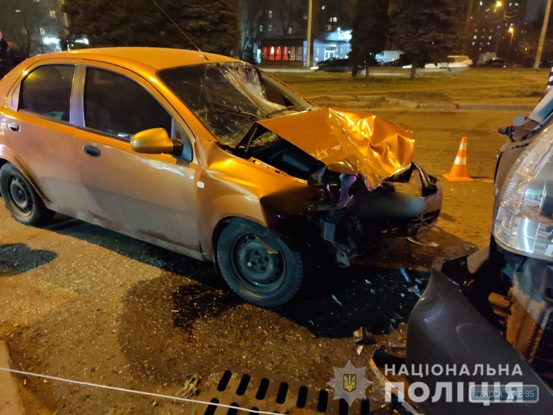 Chevrolet сбил подростка и повредил три автомобиля в Одессе