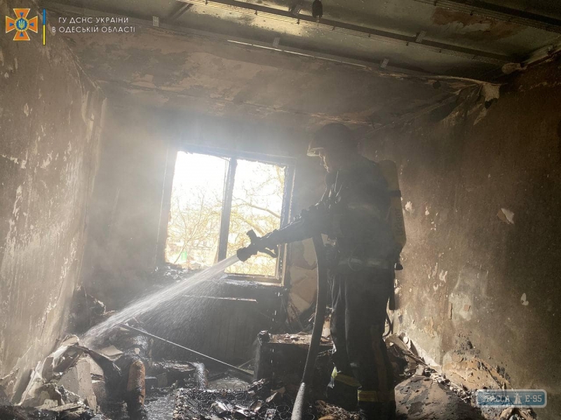 Одессит погиб при пожаре в пятиэтажке