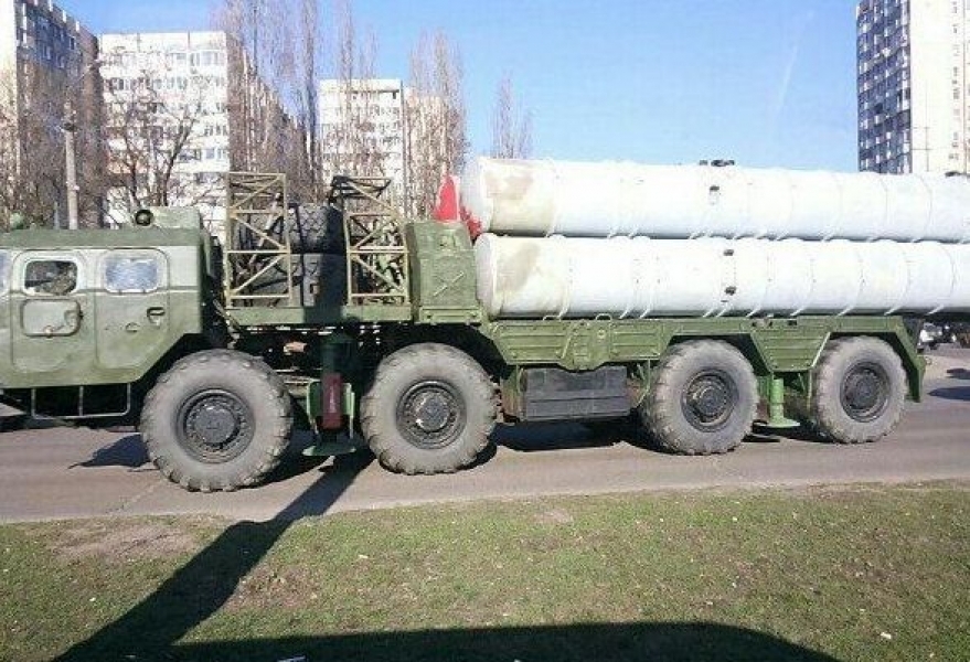 Движение по улицам Одессы парализовала военная техника (фото)