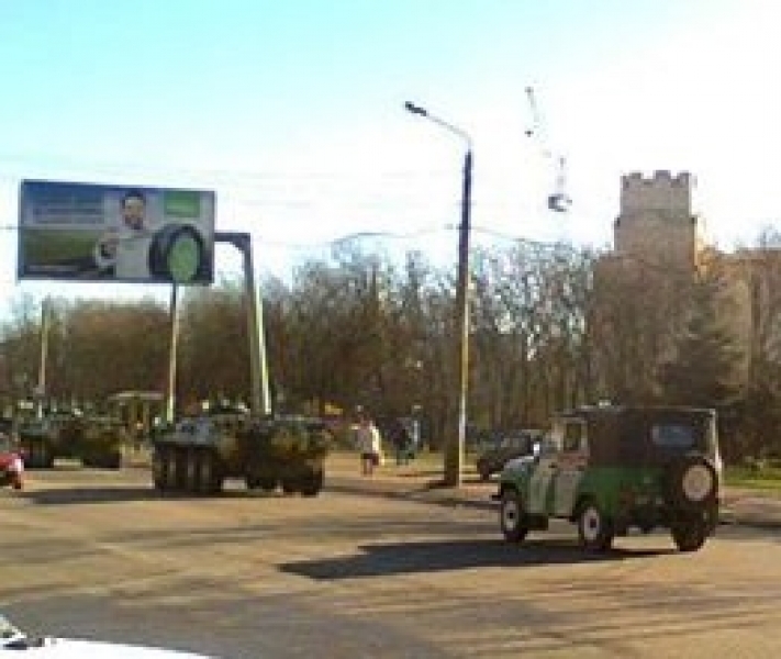 Военная техника продолжает создавать пробки на улицах Одессы (фото)