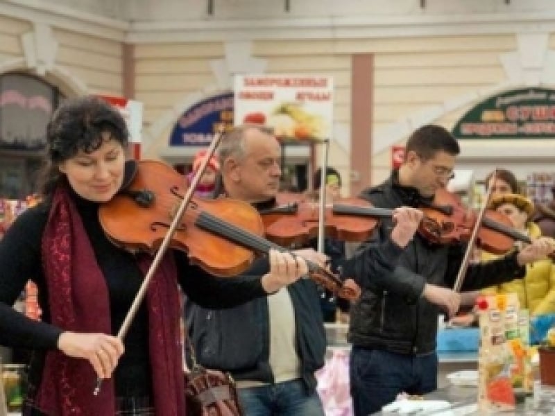 Одесский флешмоб с оркестром на Привозе решили повторить в восьми городах Украины