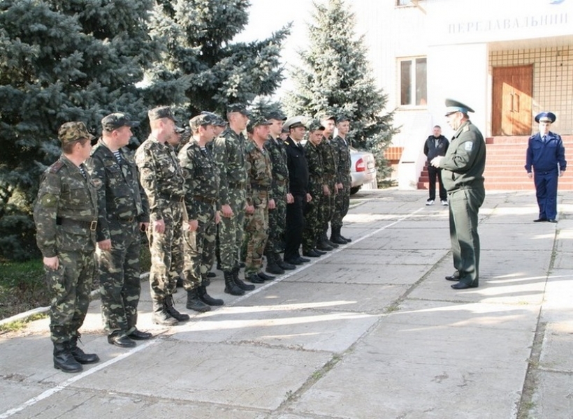 Более 700 военных и членов их семей прибыли в Одесскую область из Крыма (фото)