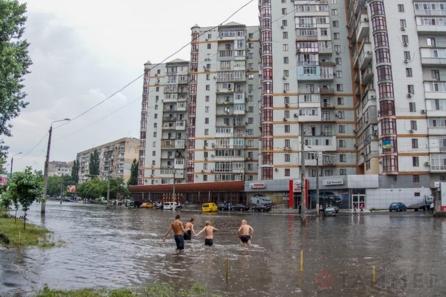 Балковская опять превратилась в реку из-за ливня (фото)