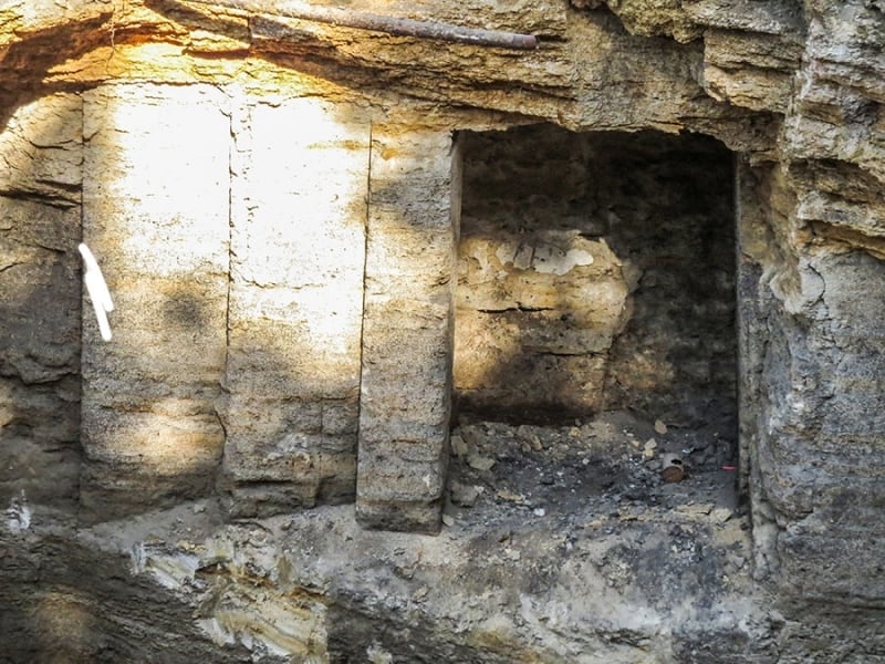 Строители раскопали подземные ходы в одесской Аркадии (фото)