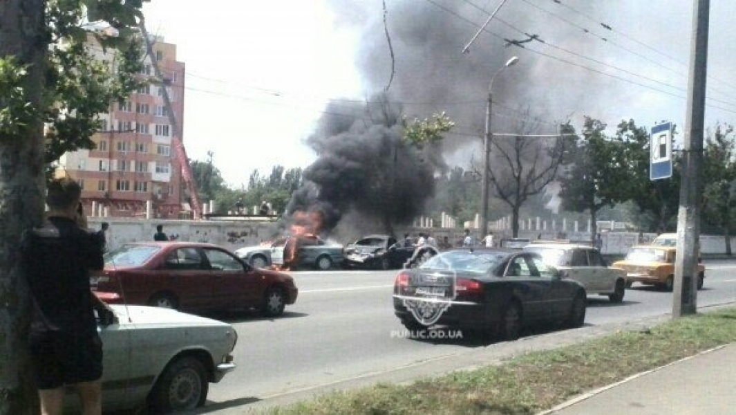 В Одессе в результате ДТП загорелся автомобиль 