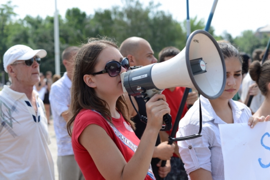 Организаторы митинга под Одесской ОГА собирали людей по 70 грн. в час (фото)