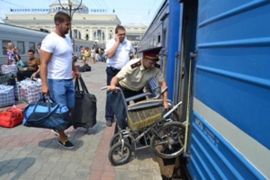 Беженцы с востока покидают Одессу, чтобы вернуться в освобожденные города (фото)