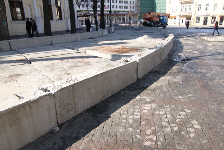 Мэр Одессы хочет снести бетонное ограждение на Греческой площади