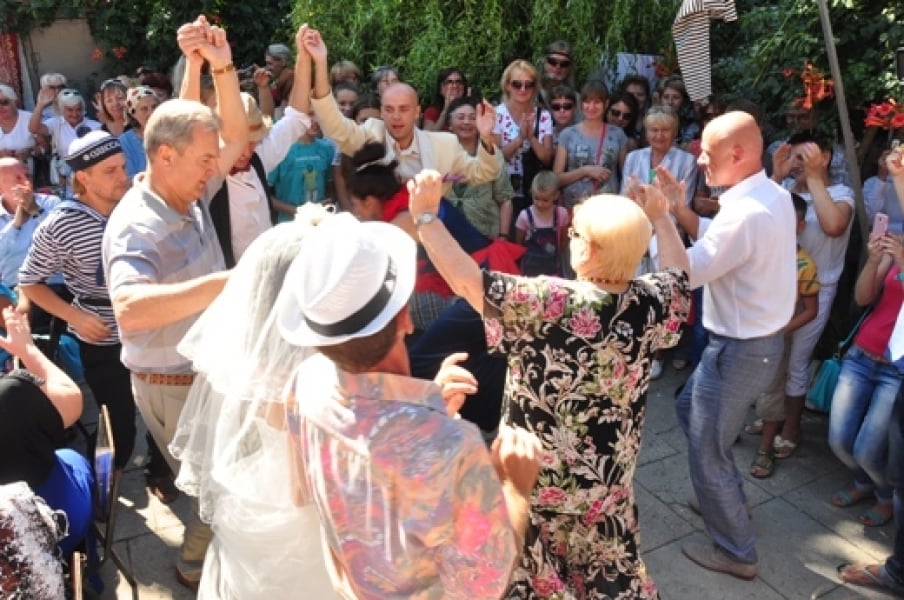 Мэр Одессы погулял на свадьбе на Молдаванке (фото, видео)