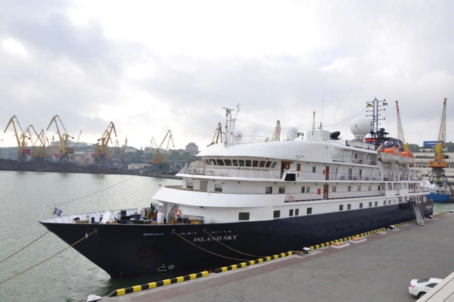 Багамский лайнер гостит в Одесском порту в пятницу (фото)