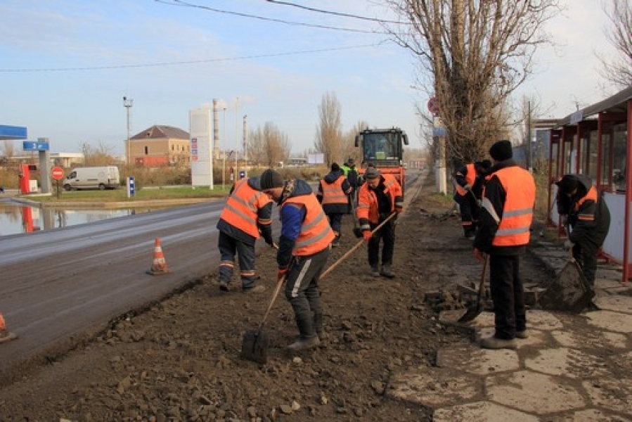 Дорожники завершают ремонт улицы Известковой в Одессе (фото)