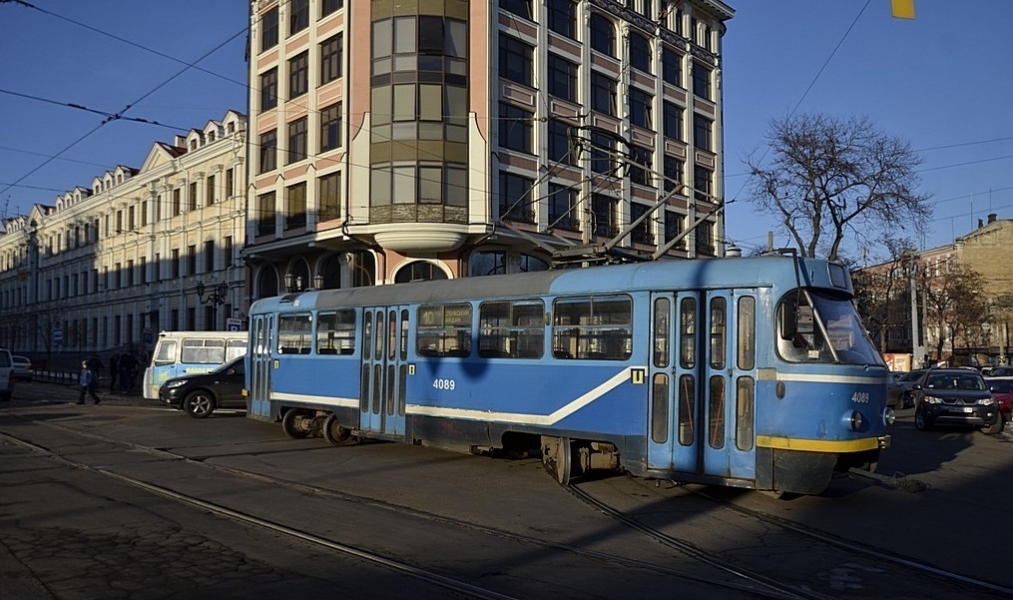 Трамвай сошел с рельсов на Тираспольской площади в Одессе (фото)