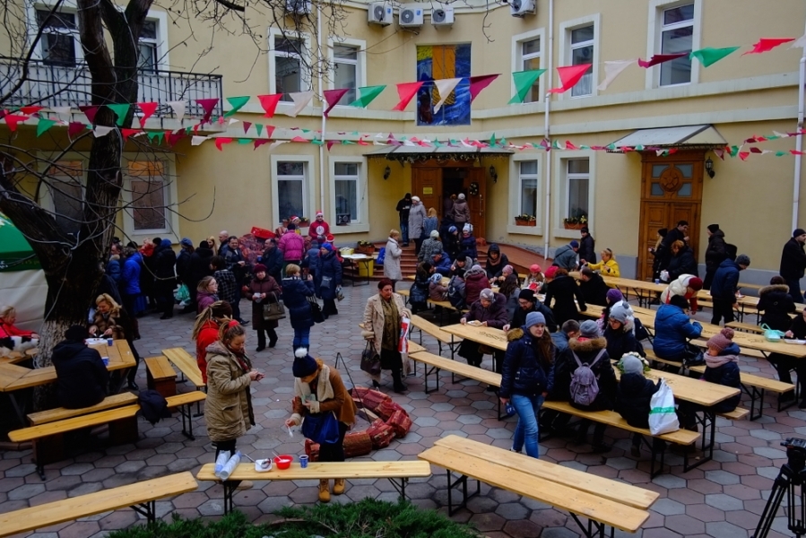Традиционная рождественская ярмарка открылась в одесской Кирхе (фото) 