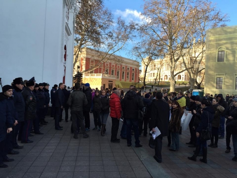 Общественники и активисты Евромайдана пикетируют одесскую мэрию (фото)