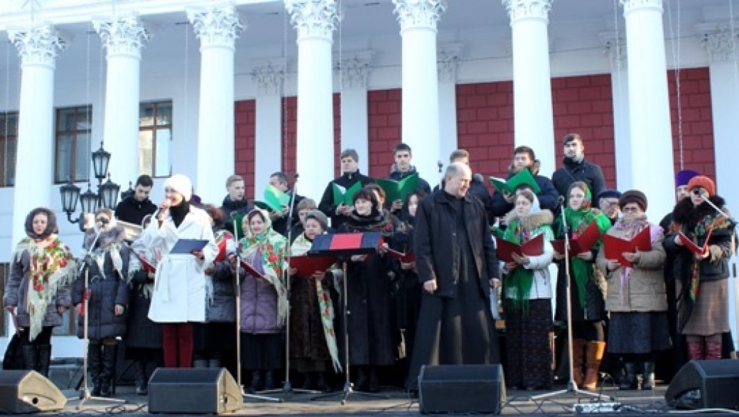 Митрополичий хор выступил с концертом Думской площади в Одессе (фото)