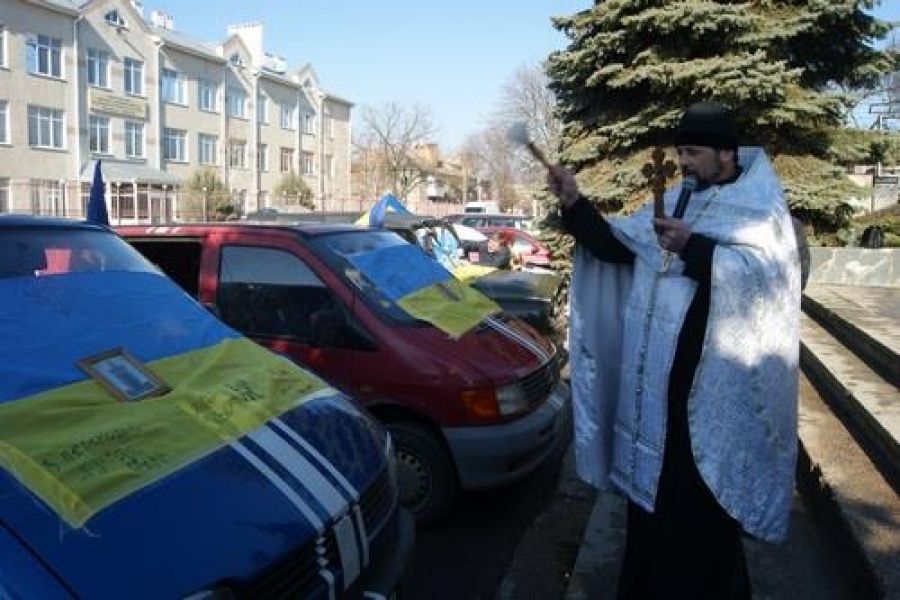 Жители Овидиопольского района Одесской области отправили в зону АТО три автомобиля