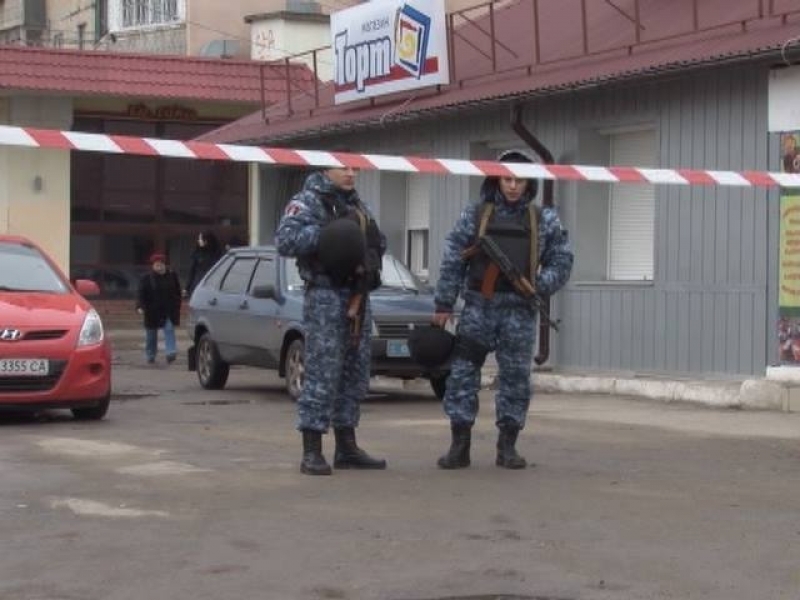 Милиция обезвредила взрывное устройство на поселке Котовского в Одессе, оставленное у дверей банка