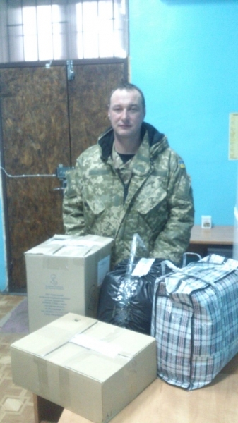 Сотрудники Березовской районной больницы отправили 28-й мехбригаде теплые вещи и лекарства