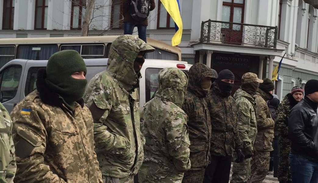 Активисты Евромайдана пытаются освободить своего лидера, митингуя у здания прокуратуры в Одессе ФОТО